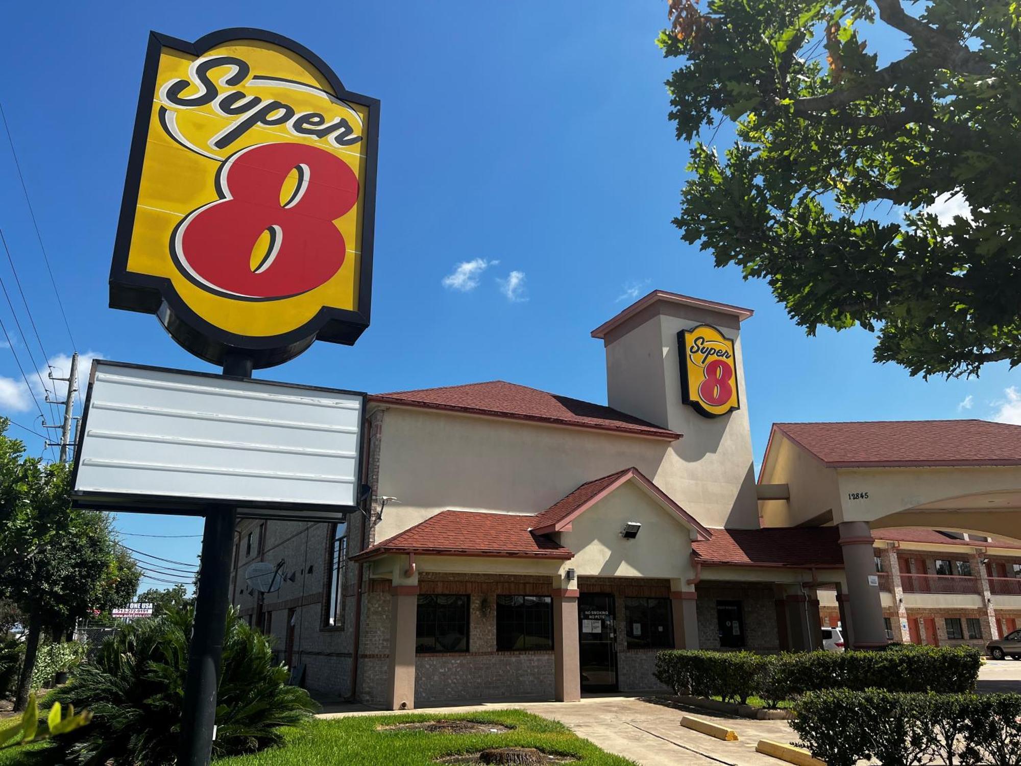Готель Super 8 By Wyndham Stafford Sugarland Area Екстер'єр фото